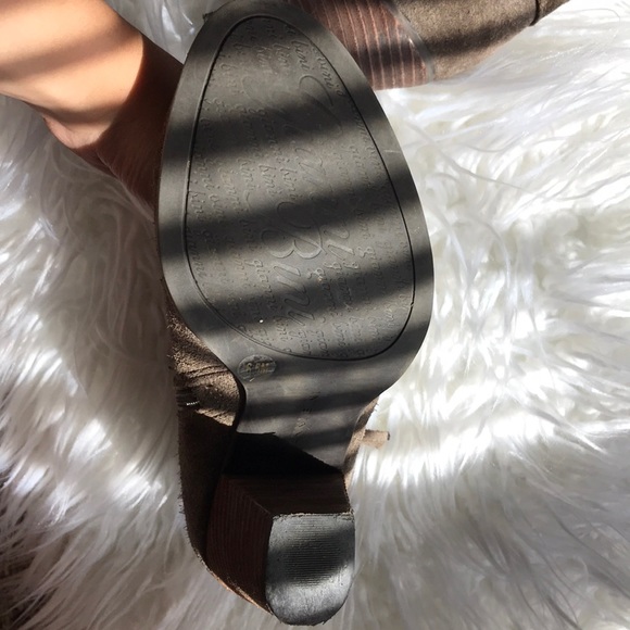 Cute brown suede shoes - Picture 2 of 2